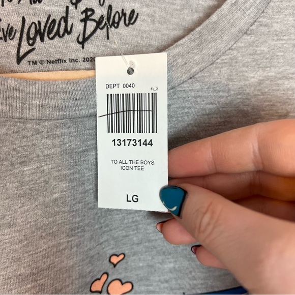 To All the Boys I've Loved Before Icons Women's T-Shirt, size Large NWT - Picture 3 of 6